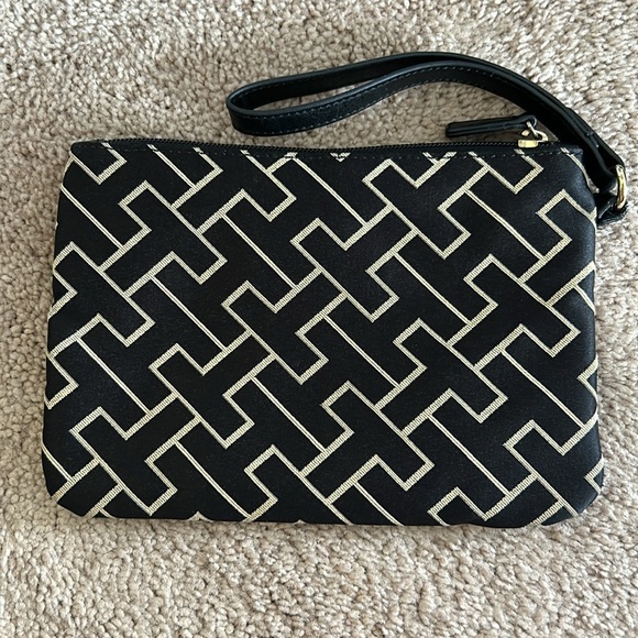 Tommy Hilfiger Wristlet - Picture 3 of 6
